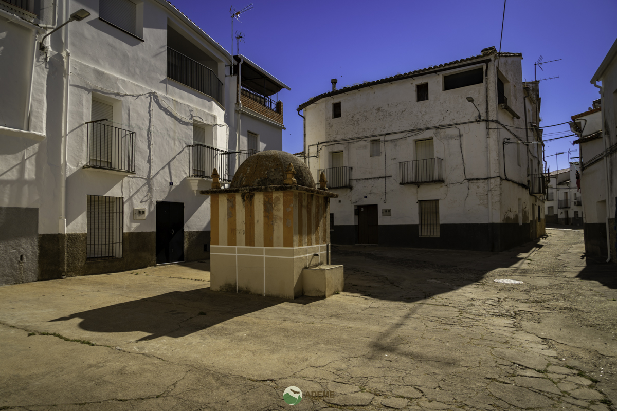 cuatro fuentes y una cascada