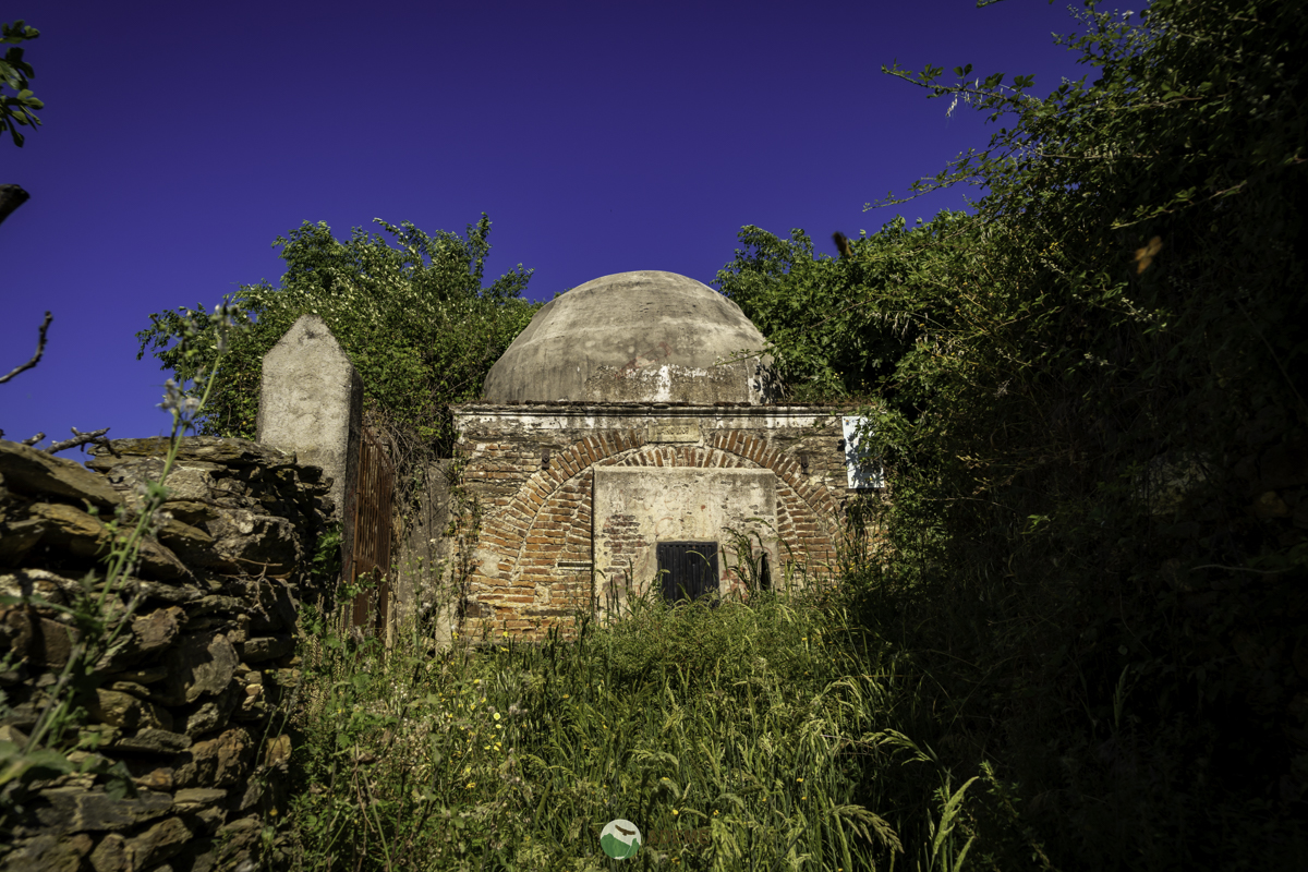 cuatro fuentes y una cascada