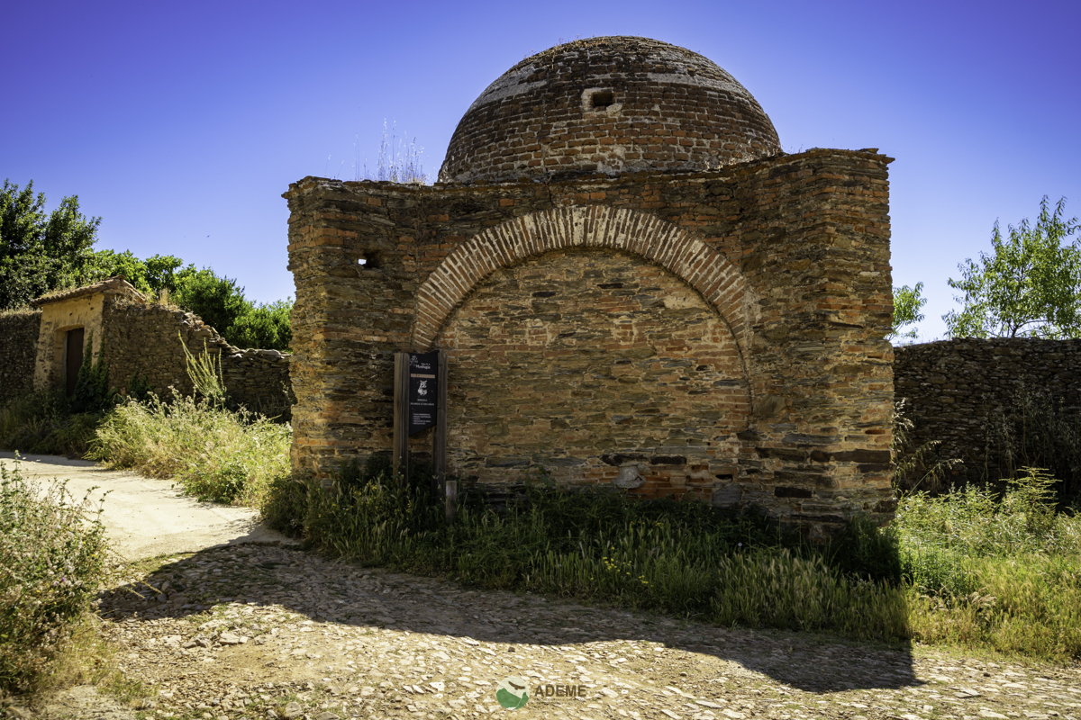 cuatro fuentes y una cascada
