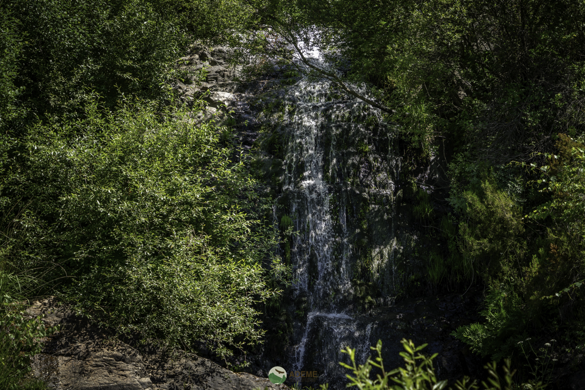 cuatro fuentes y una cascada