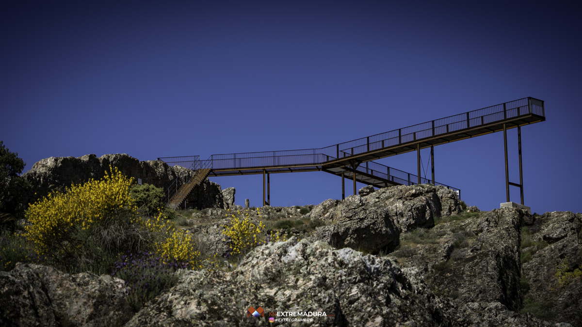 tan alto como la luna