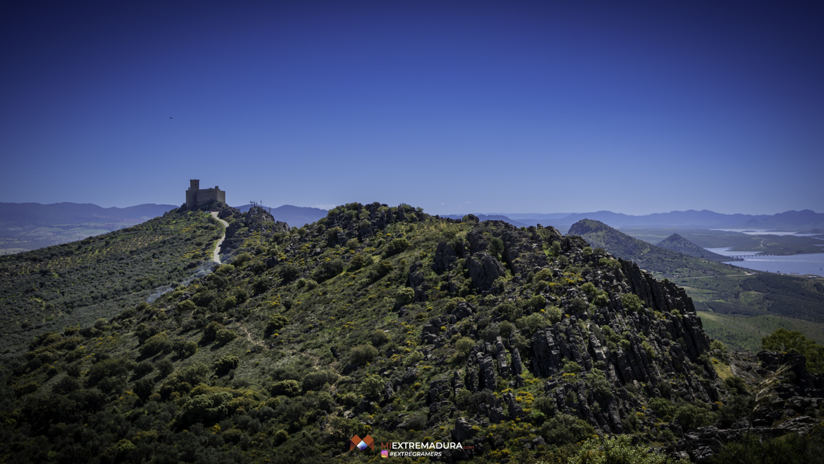 tan alto como la luna