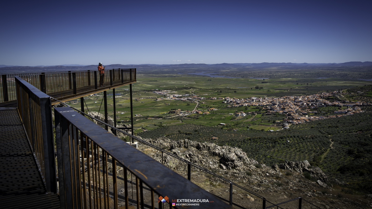 tan alto como la luna