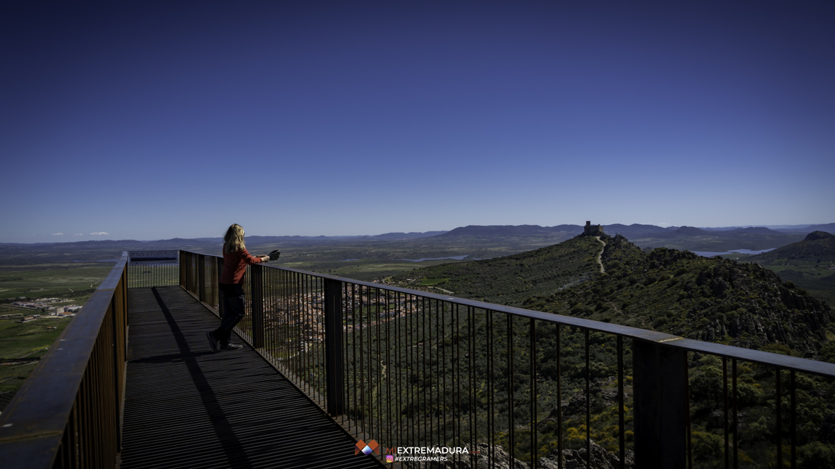 tan alto como la luna