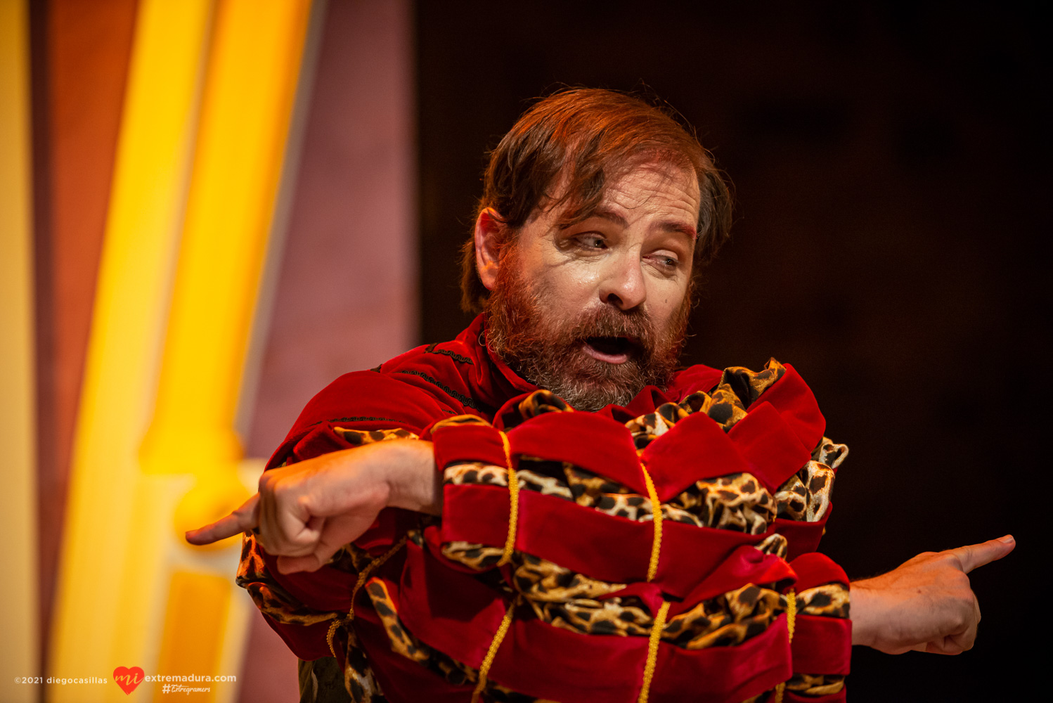 entre bobos anda el juego