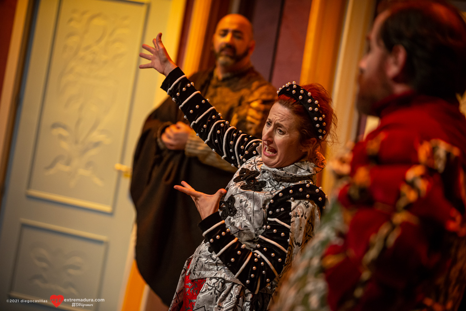 entre bobos anda el juego