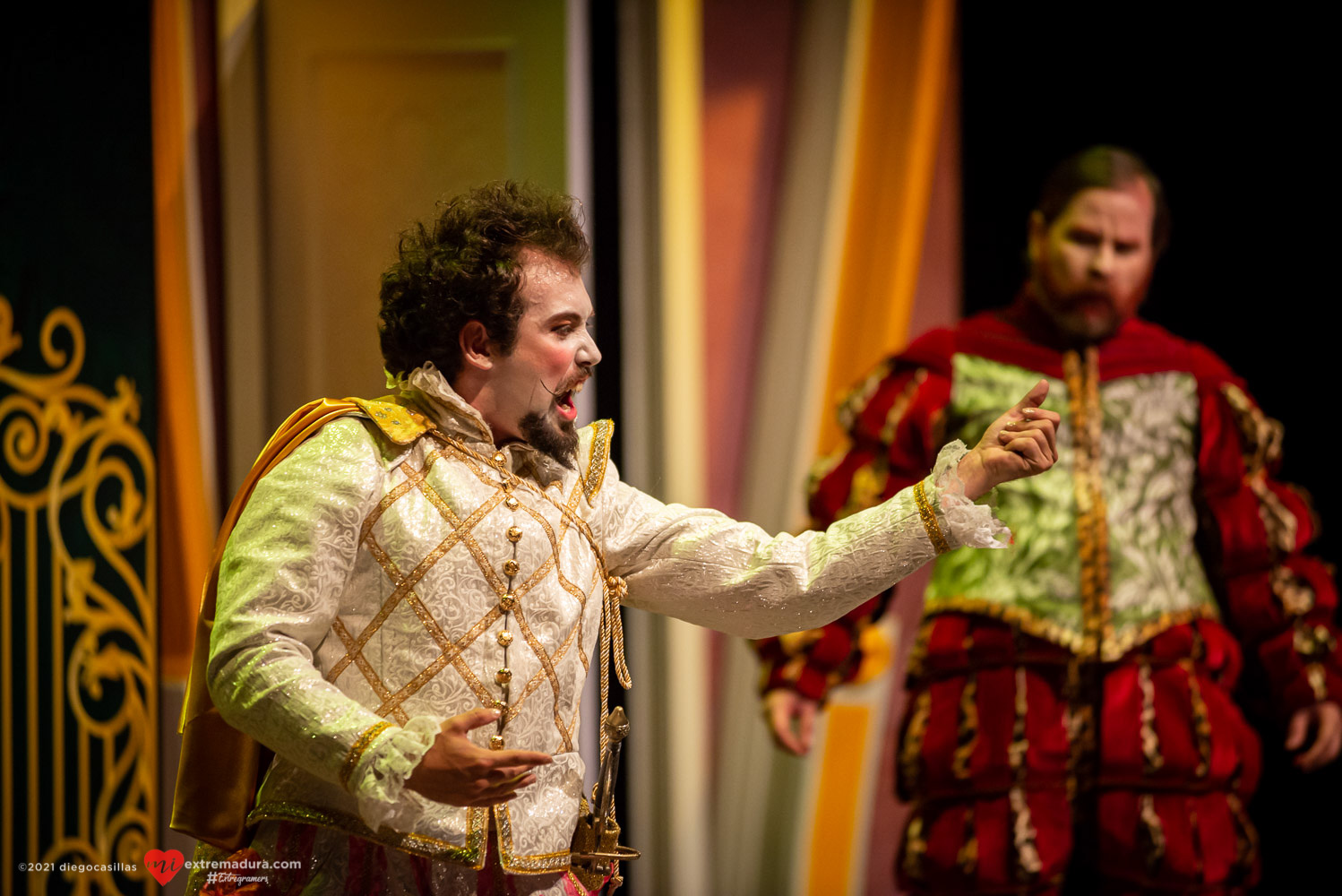 entre bobos anda el juego