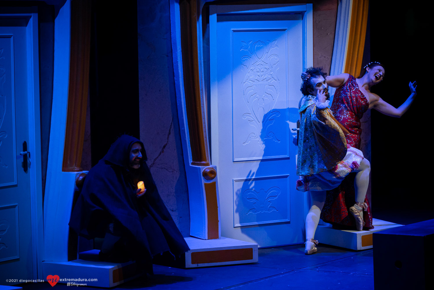 entre bobos anda el juego