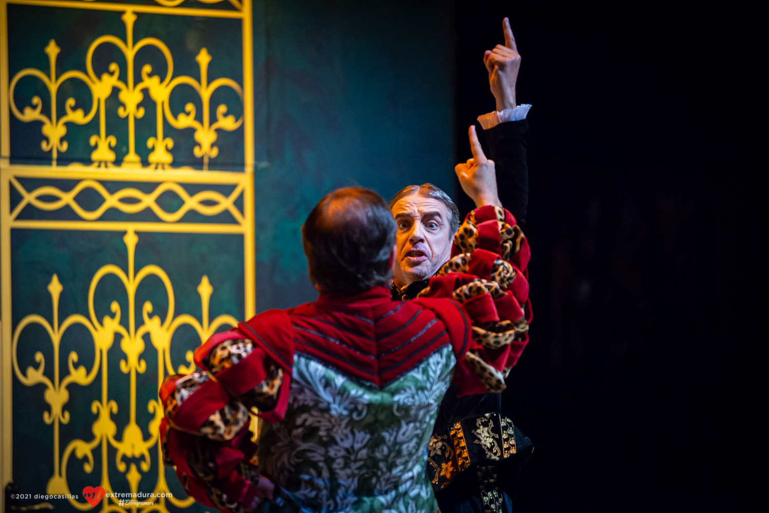 entre bobos anda el juego