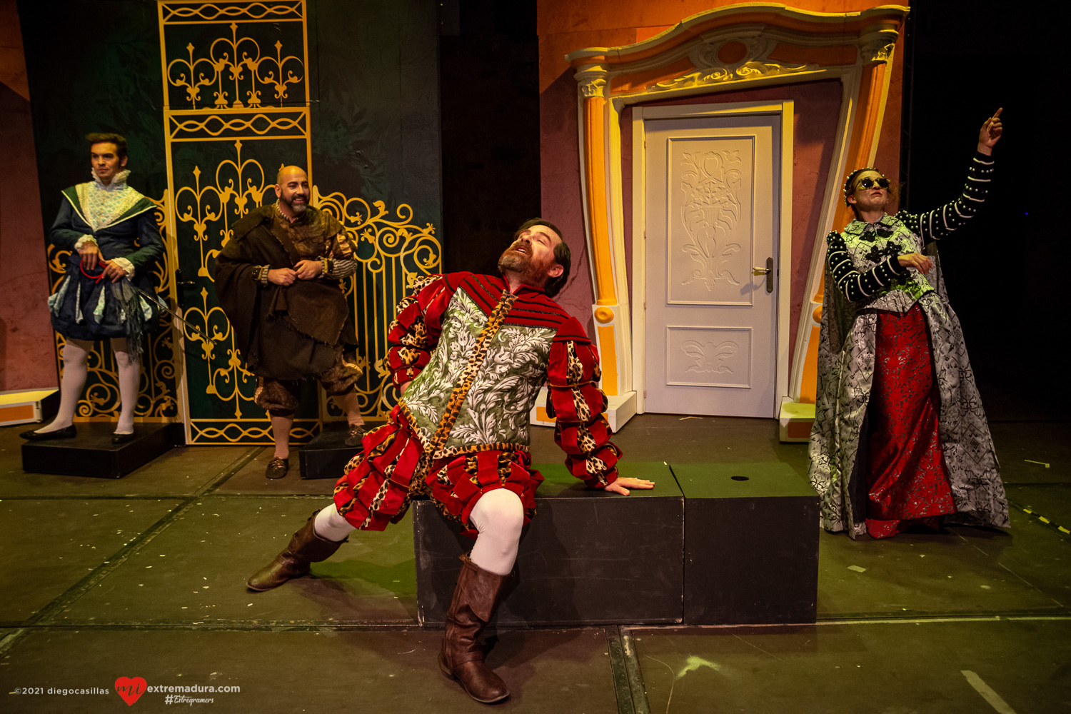 entre bobos anda el juego