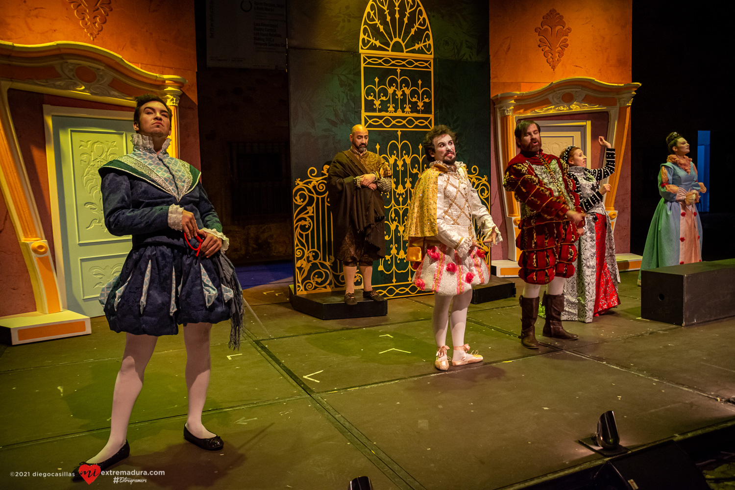 entre bobos anda el juego