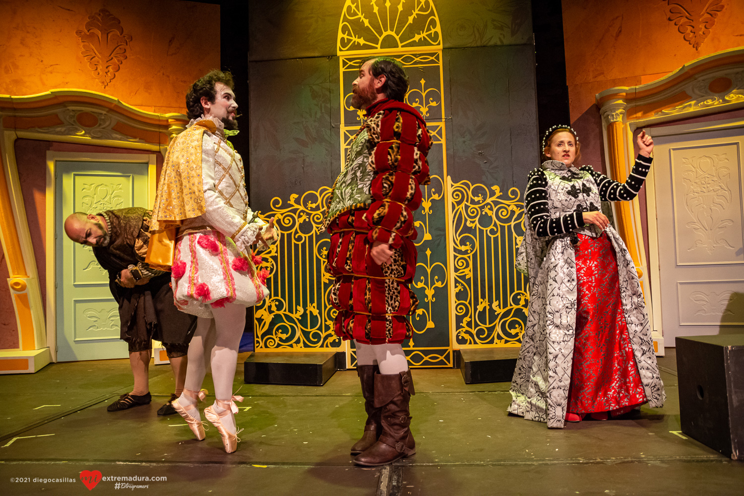 entre bobos anda el juego