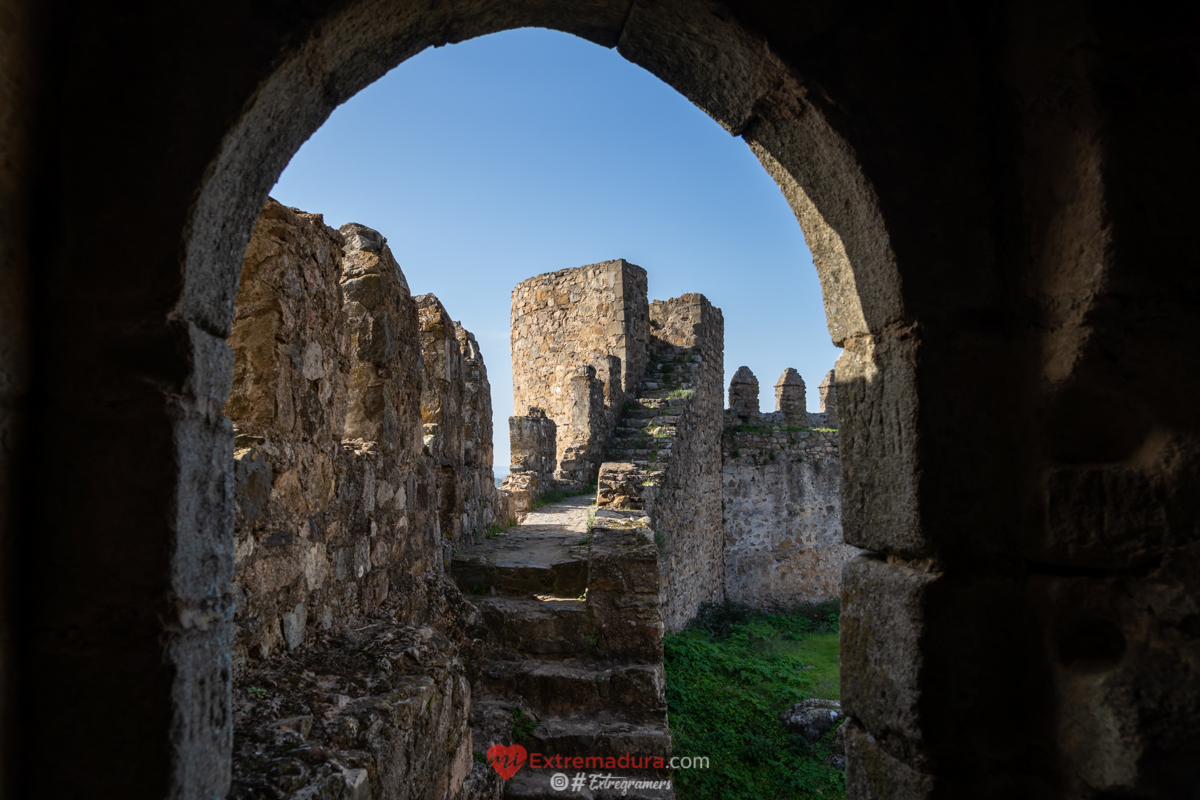 castillo de Burguillos del Cerro